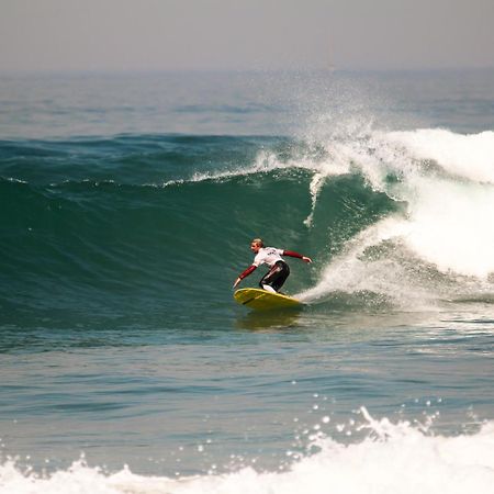 Отель Surfivor Surf Camp Эшмориш Экстерьер фото