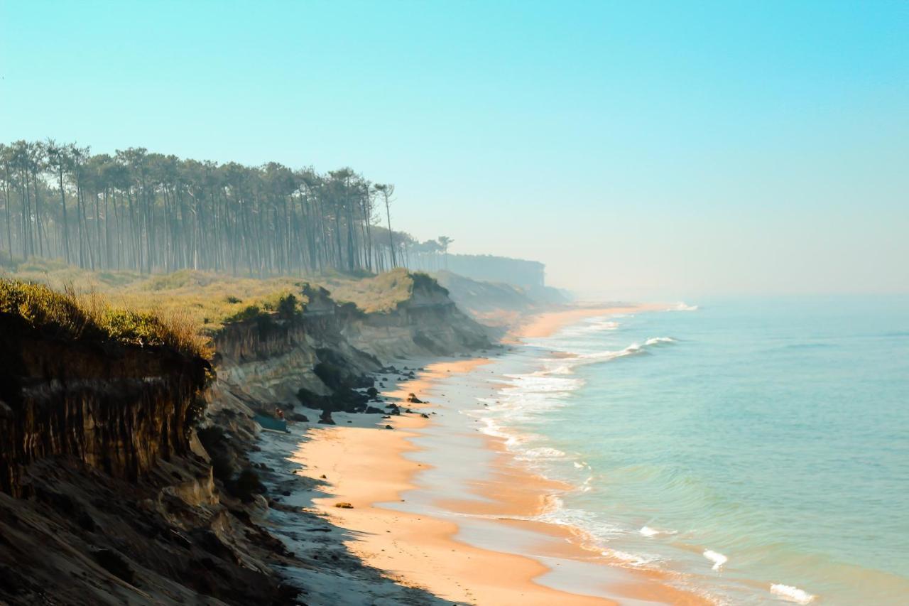 Отель Surfivor Surf Camp Эшмориш Экстерьер фото