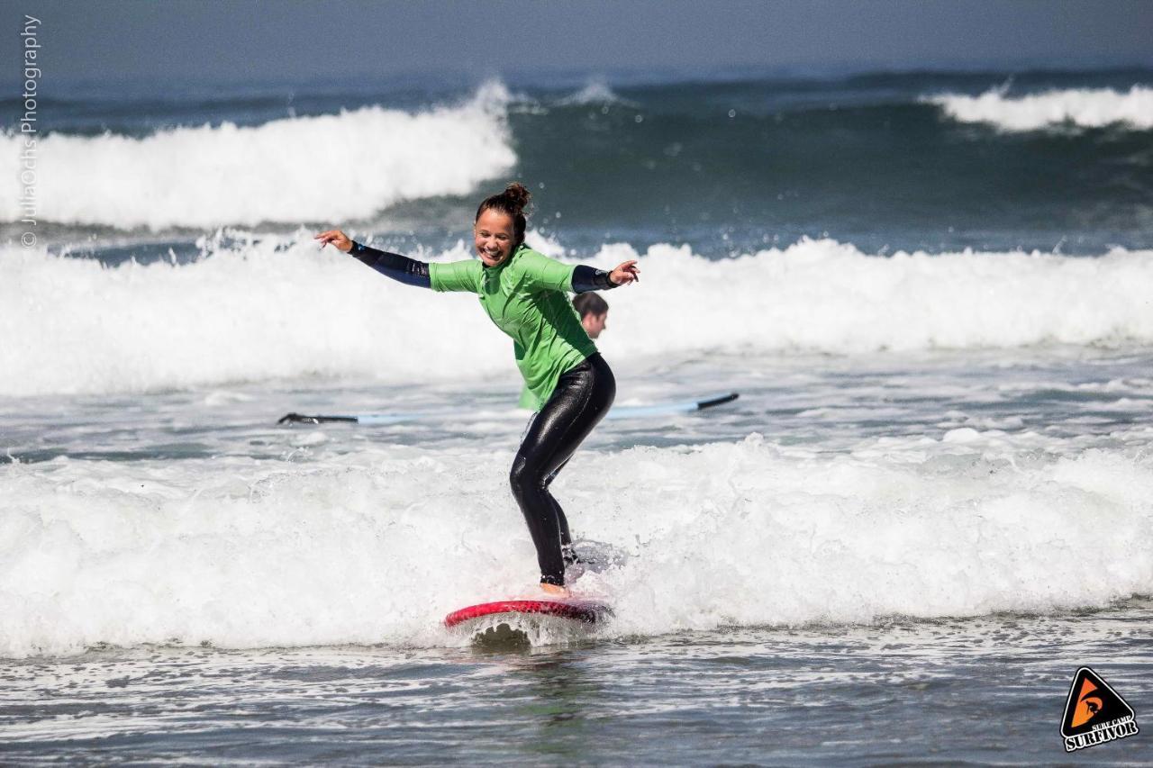 Отель Surfivor Surf Camp Эшмориш Экстерьер фото